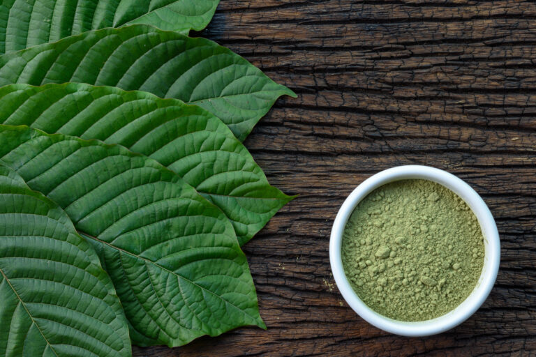 How should Kratom be consumed for pain relief?