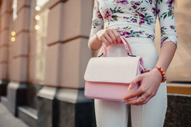 How to Select the Idealize Pink Designer Handbag and Purses?